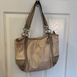 Coach Off-white/Beige Leather Shoulder Bag